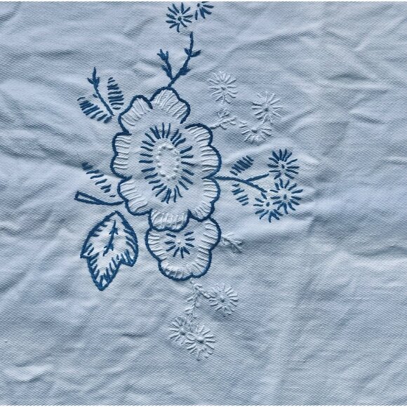 Vintage Embroidered Floral Table Runner With Crocheted Edges 18x42 - Picture 3 of 11